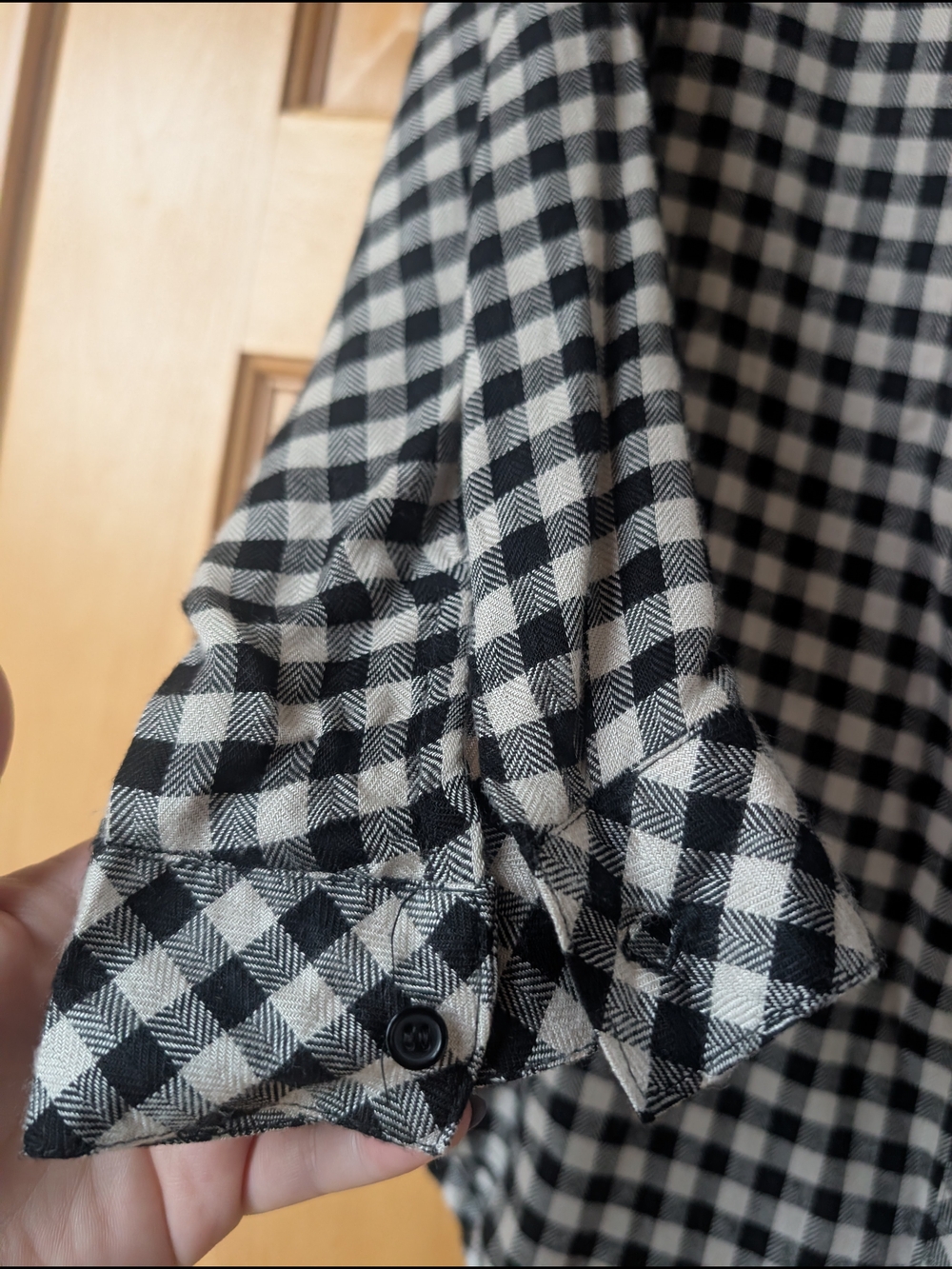 Hester & Orchard Black & White Gingham Button-Up Shirt 100% Rayon - Picture 5 of 9